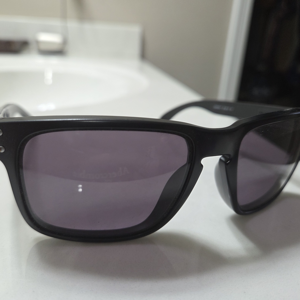 Men's Black Oakley Holbrook Sunglasses with Dark Lenses